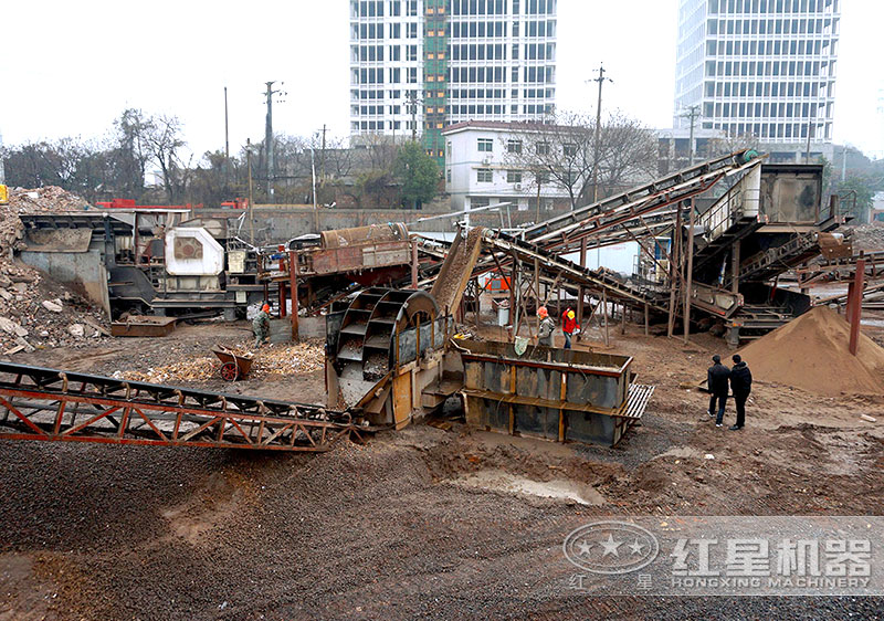 建筑垃圾廢料制砂生產線配置移動打石機