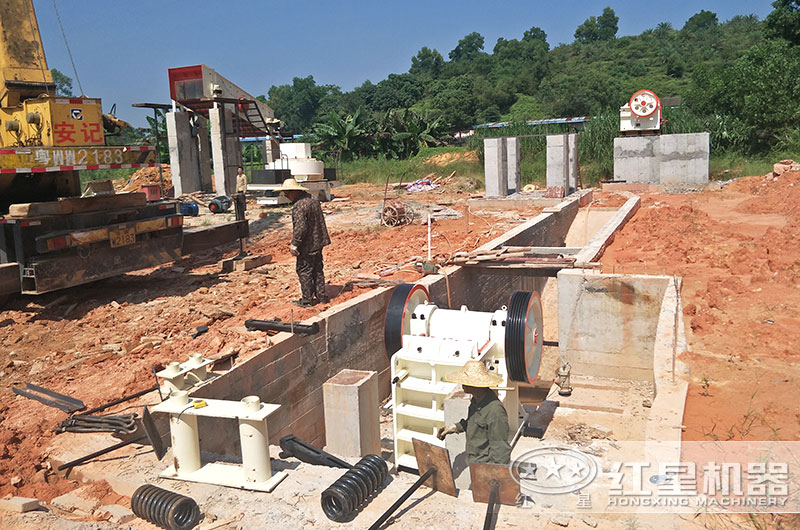 細顎式破碎機-300x1300鄂破出料粒度是多少，價格及參數